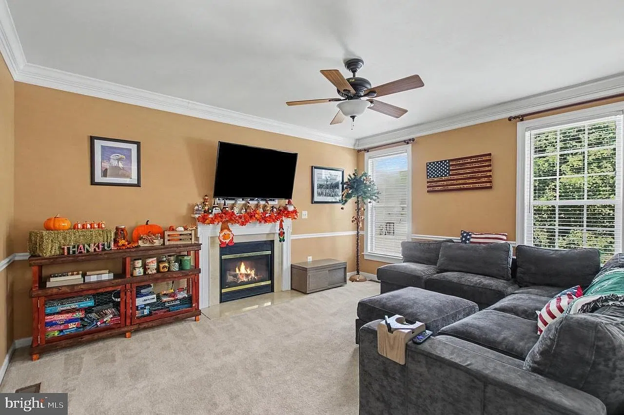 4 bed, 3.5 bath, 3400 sqft, $3,500 — Photo 3