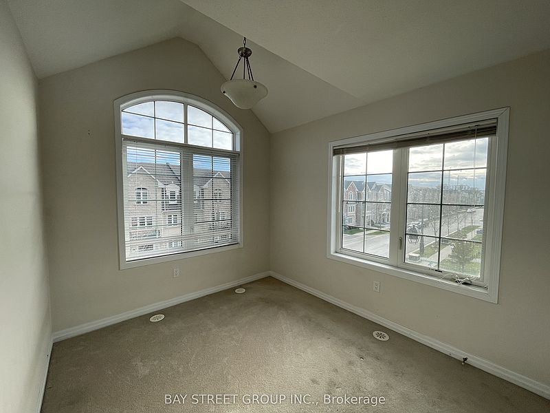 Oakville Townhouse for rent - 4 Bedrooms — photo 13