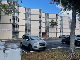 7075 NW 186th St