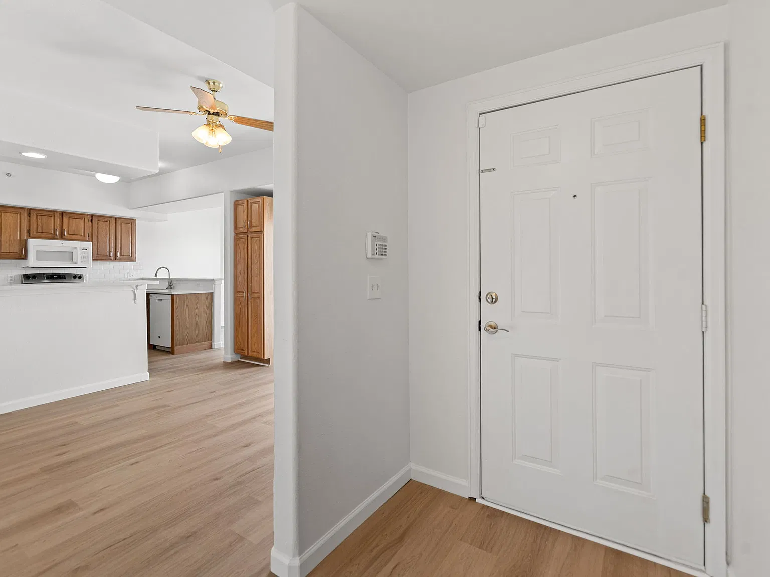 3 bed, 1555 sqft, $2,300 — Photo 3