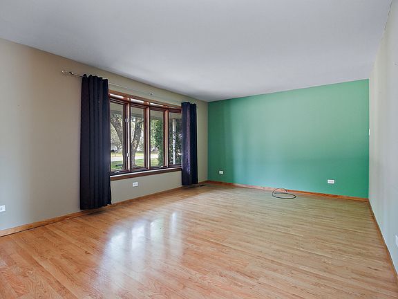 3rd image of 19365 W Raymond Dr