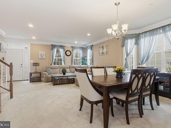 4th image of 2116 Garden Grove Ln