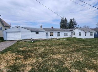 124 Parkway Ave, Houghton Lake, MI 48629