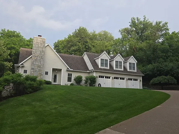 5155 Silver Spur Rd, Bettendorf, IA 52722