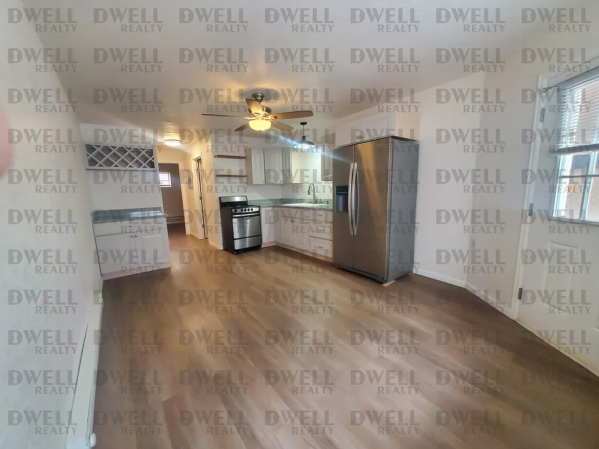 Building Photo - 121 Ruxton Ave #202