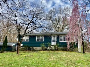 2 Dogwood Ter, Newtown, CT 06470