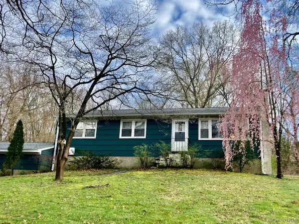 2 Dogwood Terrace, Newtown, CT 06470