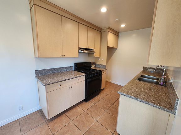 3rd image of 124 N Belmont St