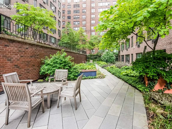 425 East 63rd Street image 10 of 11