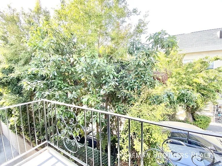 1541 N Formosa Ave #3 — Photo 5