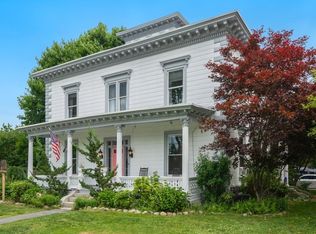 43 Cedar St, Clinton, MA 01510