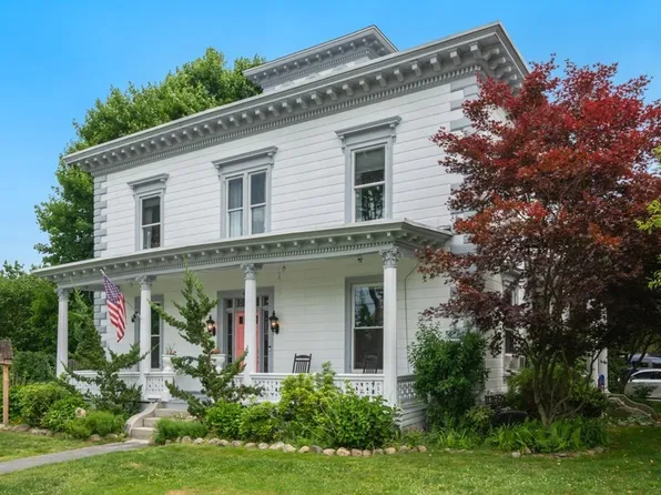 43 Cedar St, Clinton, MA 01510