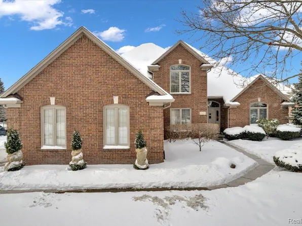 13910 Silent Woods Dr, Shelby Township, MI 48315