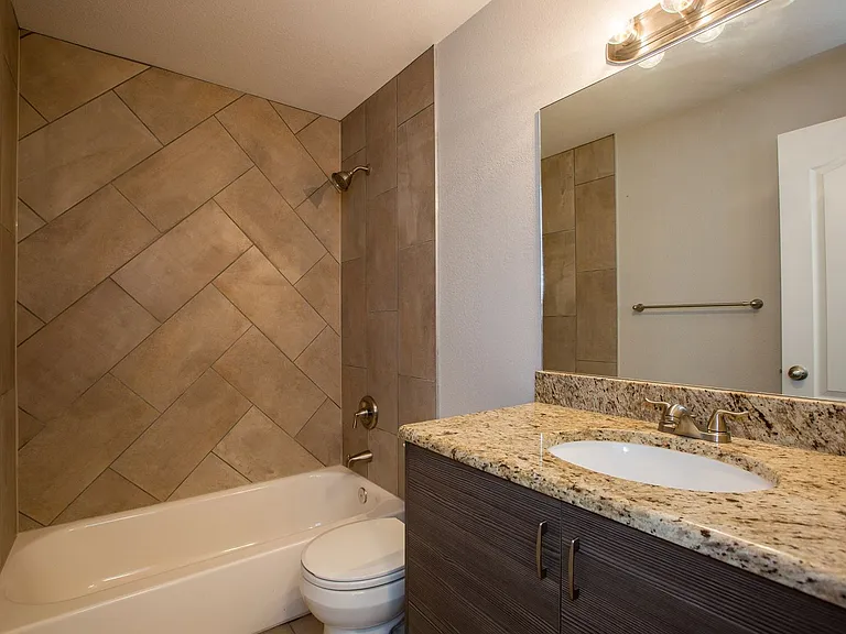 2628 Redwing Rd #8 — Photo 17