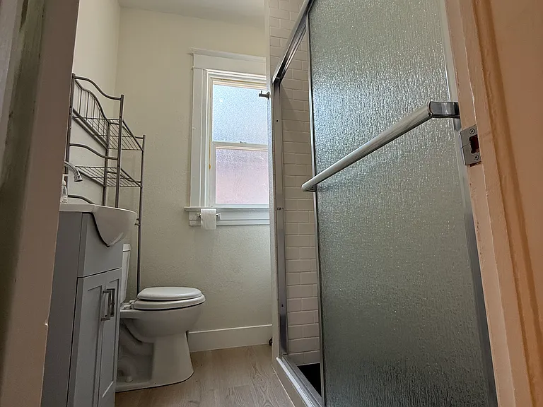 2642 N High St — Photo 5