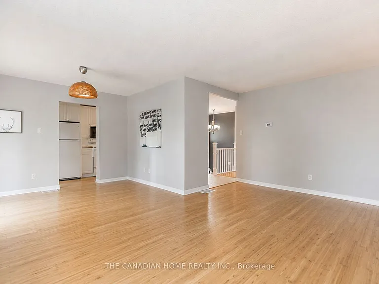 802 Pam Cres — Photo 6