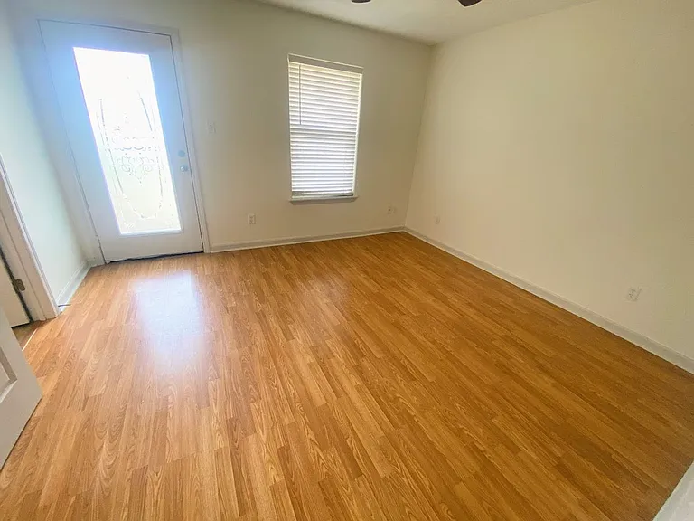 357 E Sale Rd — Photo 16