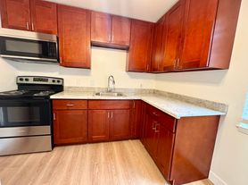2715 S St, Sacramento, CA