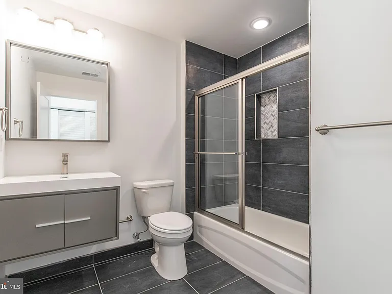 2406 W Master St #2 — Photo 8