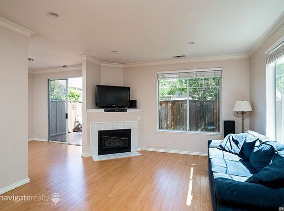 4th image of 321 Araglin Ct