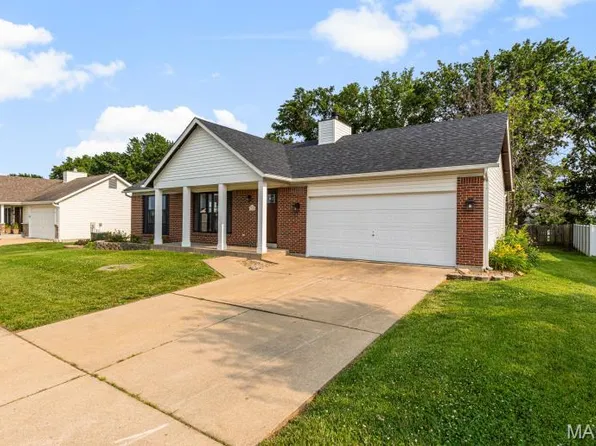 1350 Apple Valley Dr, O'Fallon, MO 63366
