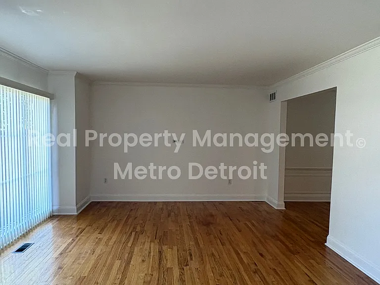 3028 Caswell Dr — Photo 5