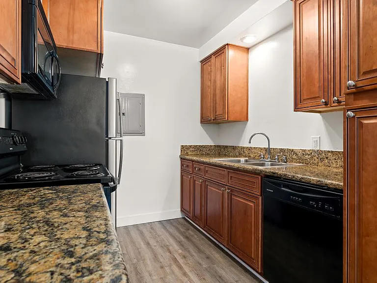 White Oak Terrace Apartments — Photo 40