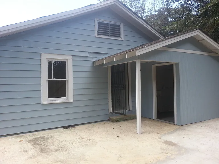 1043 Jackson Blvd — Photo 2