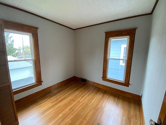 4th image of 255 Woodside Ave #2