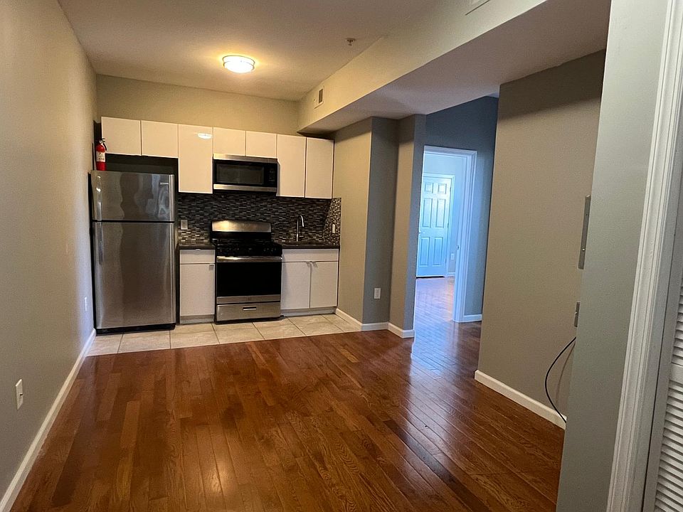1st image of 57 Steuben St #18