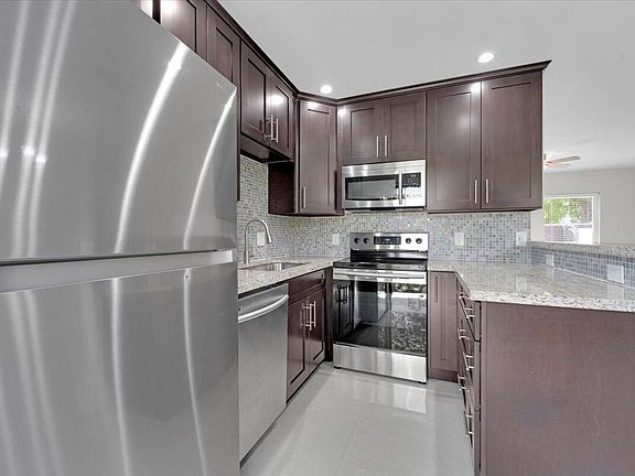 5th image of 8 NE 14th Avenue #1,2,3