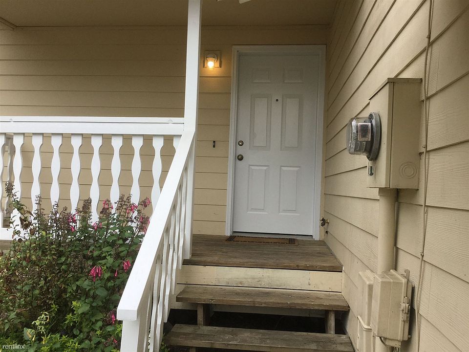 1st image of 504 Eastside St NE