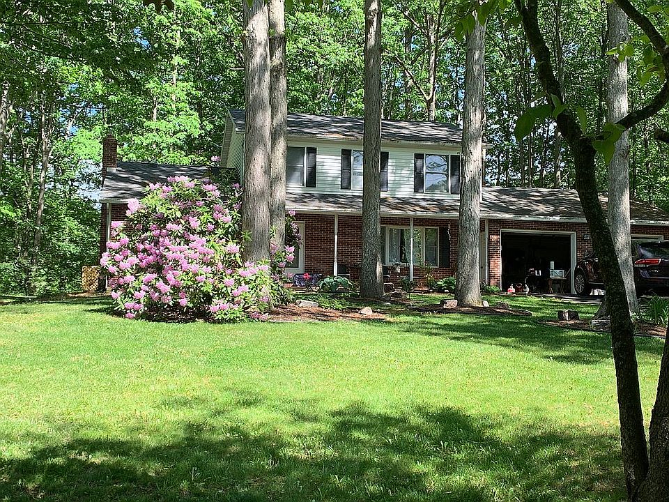 Welcome to 105 Pickwick Ave!