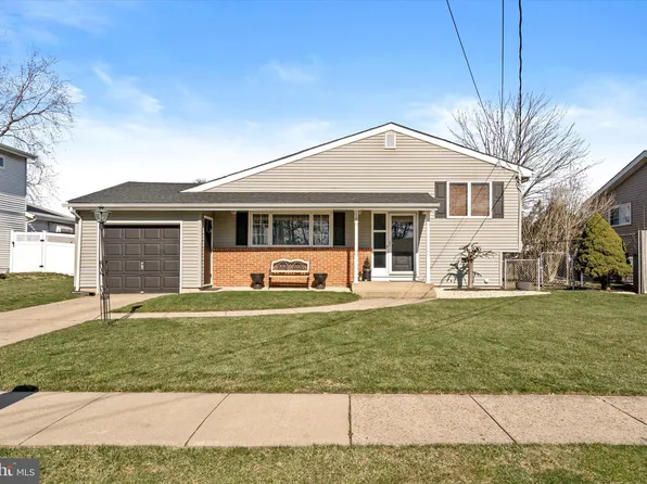 18 Farm Brook Dr, Hamilton, NJ 08690