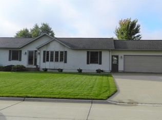673 11th Street Cir SE, Sioux Center, IA 51250