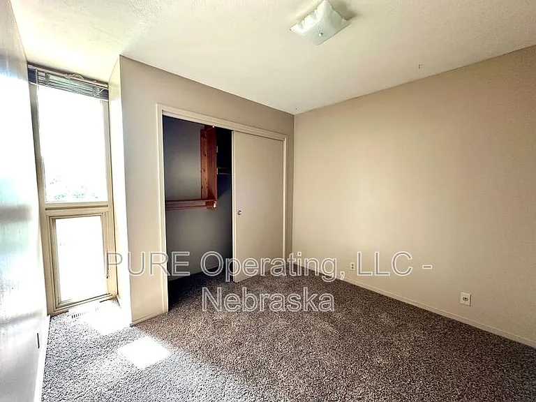 1631 N 109th Plz — Photo 28