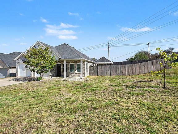 2nd image of 819 N Ridge Dr