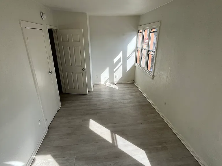 1475 E 23rd St #3.5 — Photo 7