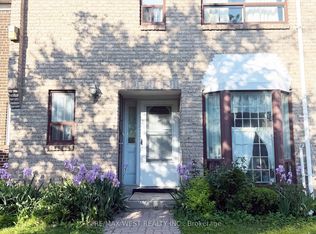 19 Gosford Blvd #3, Toronto, ON M3N2G7