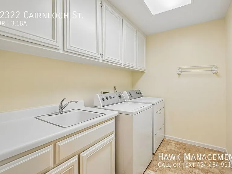 22322 Cairnloch St — Photo 34