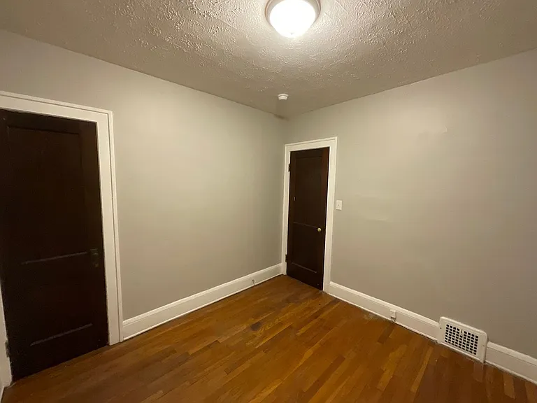10012 Greenview Ave — Photo 8