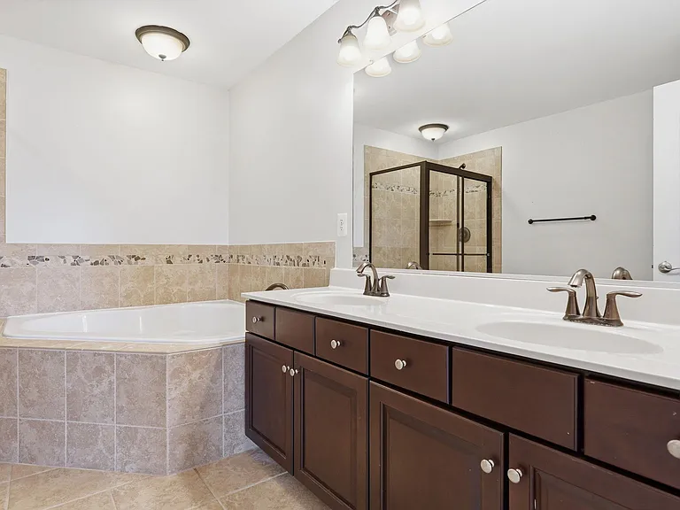 15360 Kensington Park Dr — Photo 21