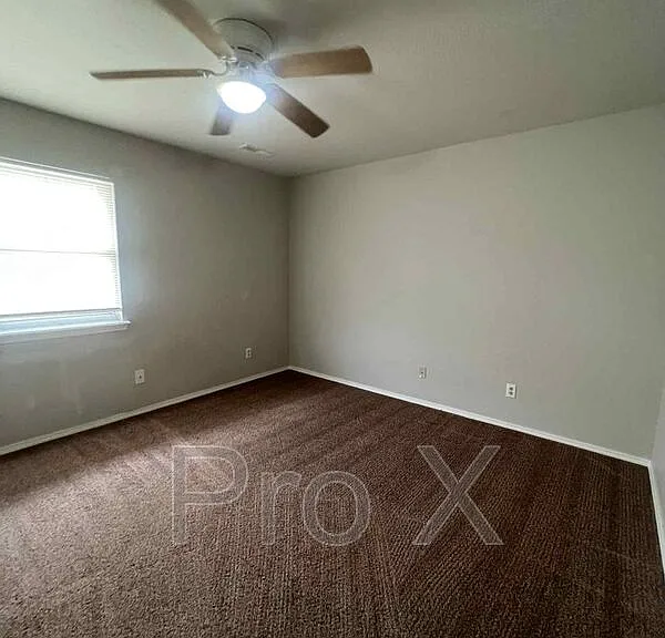 2216 E 8th St #3 — Photo 5