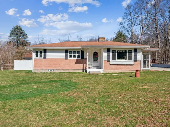 473 Twin Lakes Rd #L, Latrobe, PA 15650