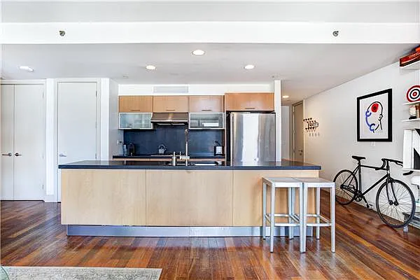 Sold by (Legacy) Elegran | media 16