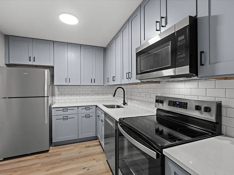 1000 Orchard Luxury Apartments — Photo 6