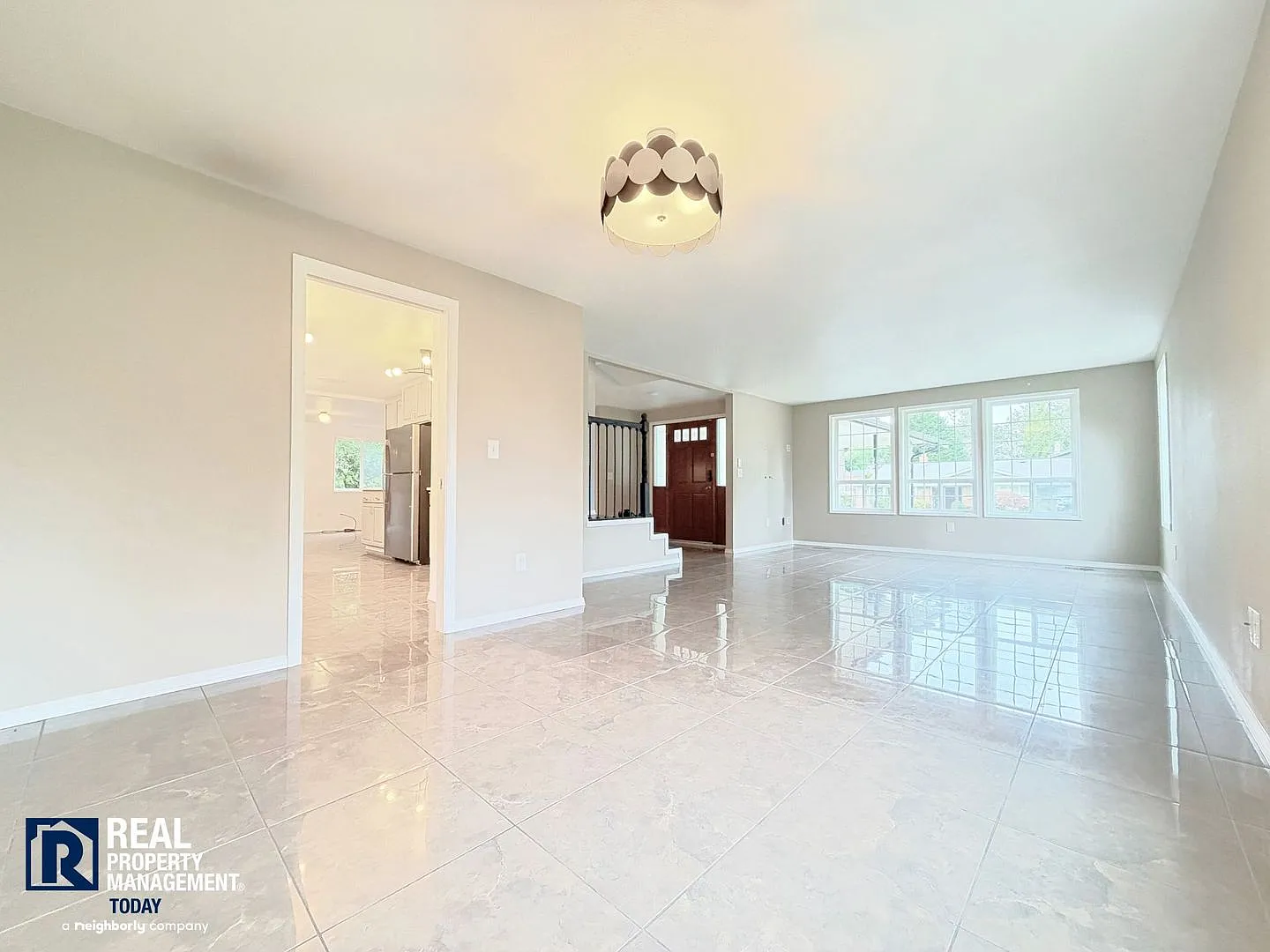 Spacious 4-Bedroom Puyallup Home with Large Fenced Yard & 2-Car Garage — Photo 2