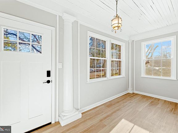 4th image of 14030 Dana Ave