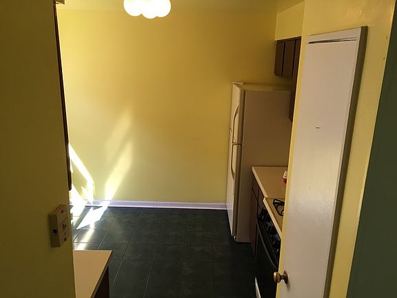 5th image of 1015 1/2 Brown Ave
