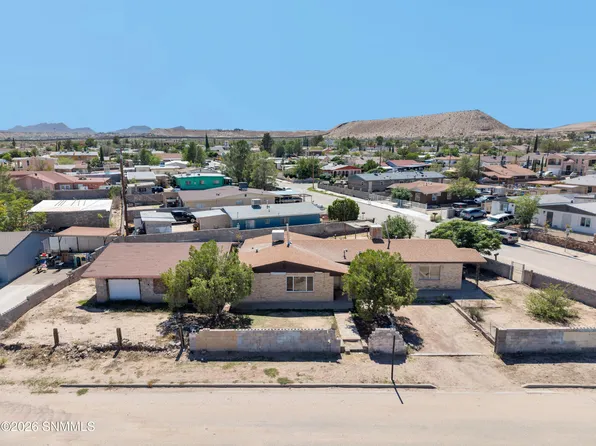 215 Ocotillo Dr, Sunland Park, NM 88063